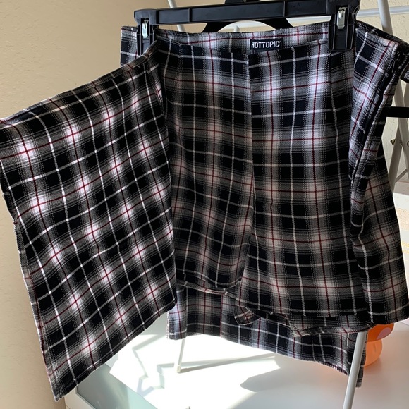 Hot topic set - Picture 3 of 4